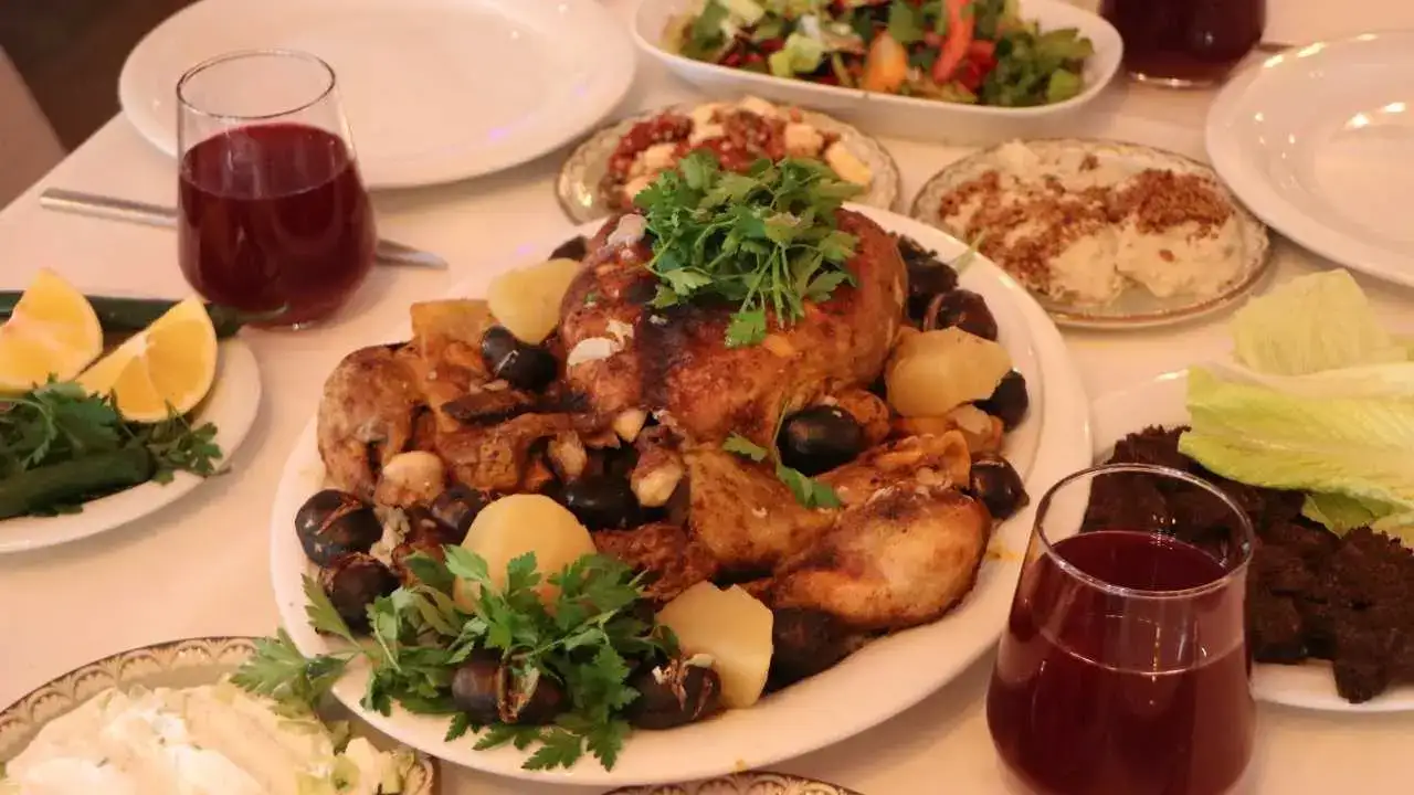 Adana’da Yılbaşı Geleneği Değişti: Tavuk Dolması Zirveye Çıktı! 3